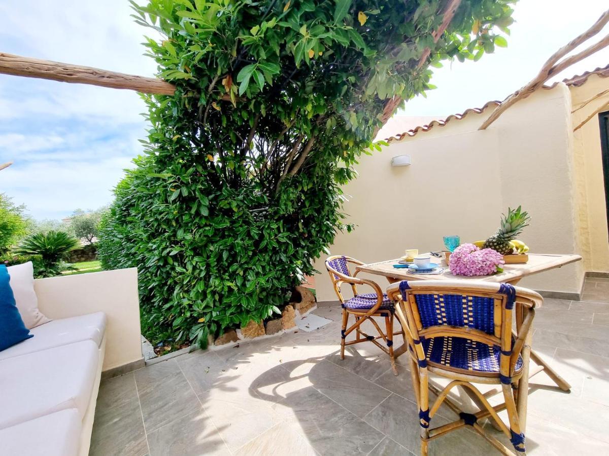 Stazzo San Teodoro Il Ginepro Piscina Condivisaアパートメント エクステリア 写真
