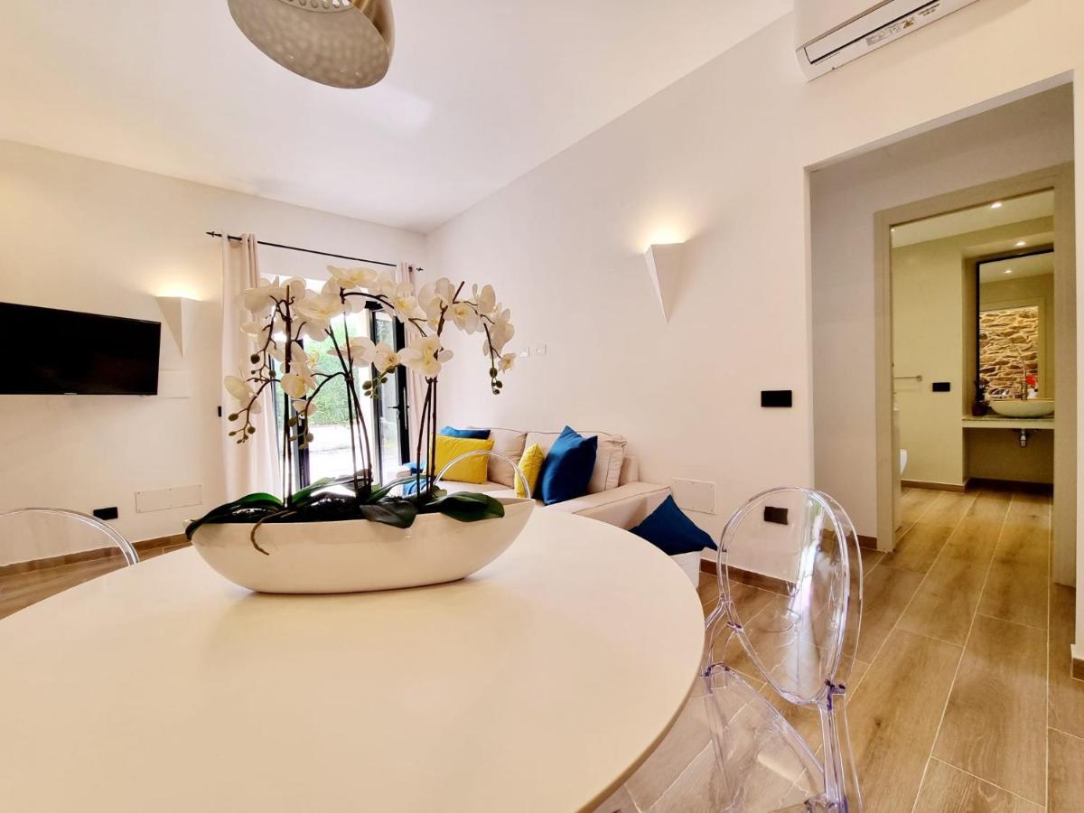Stazzo San Teodoro Il Ginepro Piscina Condivisaアパートメント エクステリア 写真