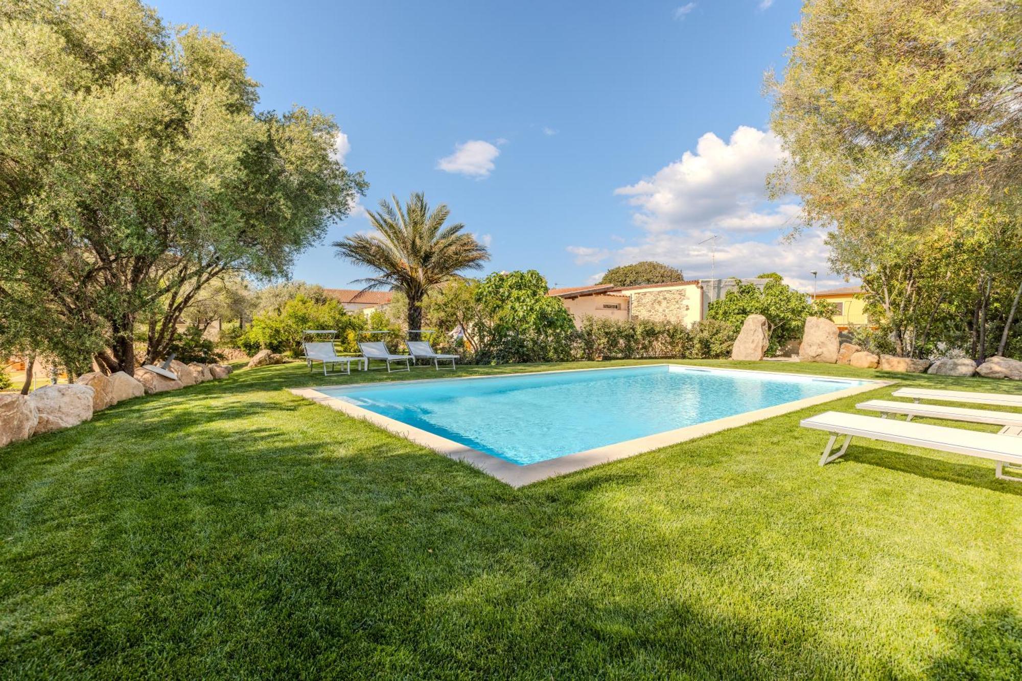 Stazzo San Teodoro Il Ginepro Piscina Condivisaアパートメント エクステリア 写真