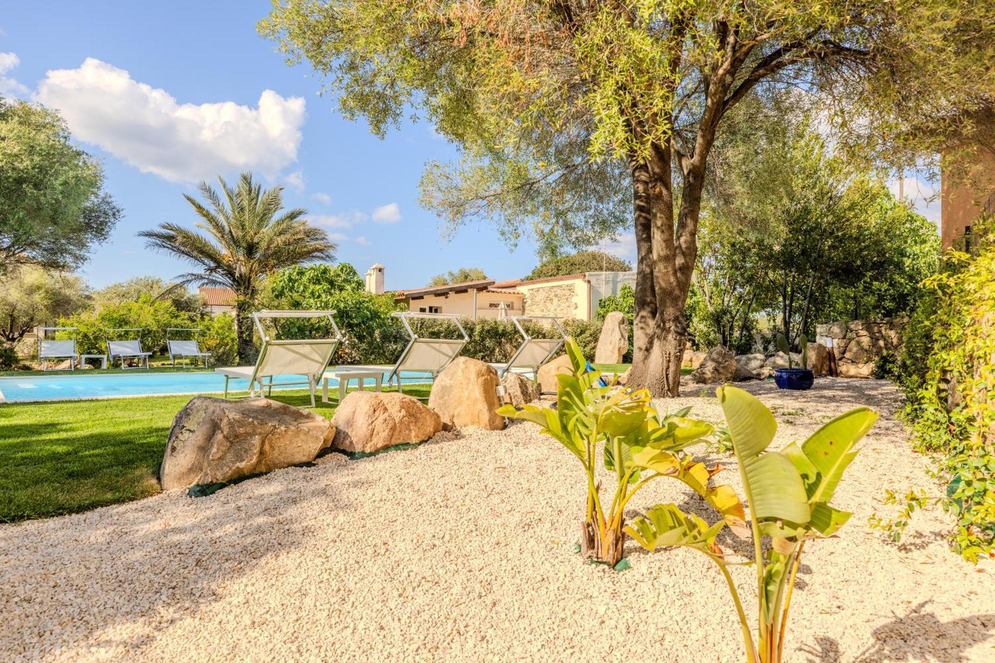 Stazzo San Teodoro Il Ginepro Piscina Condivisaアパートメント エクステリア 写真